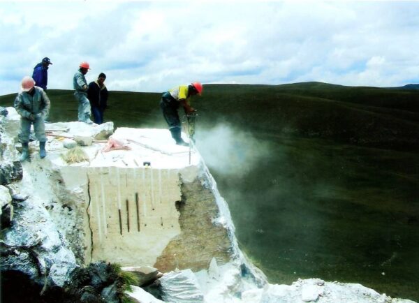 Travertine blocks